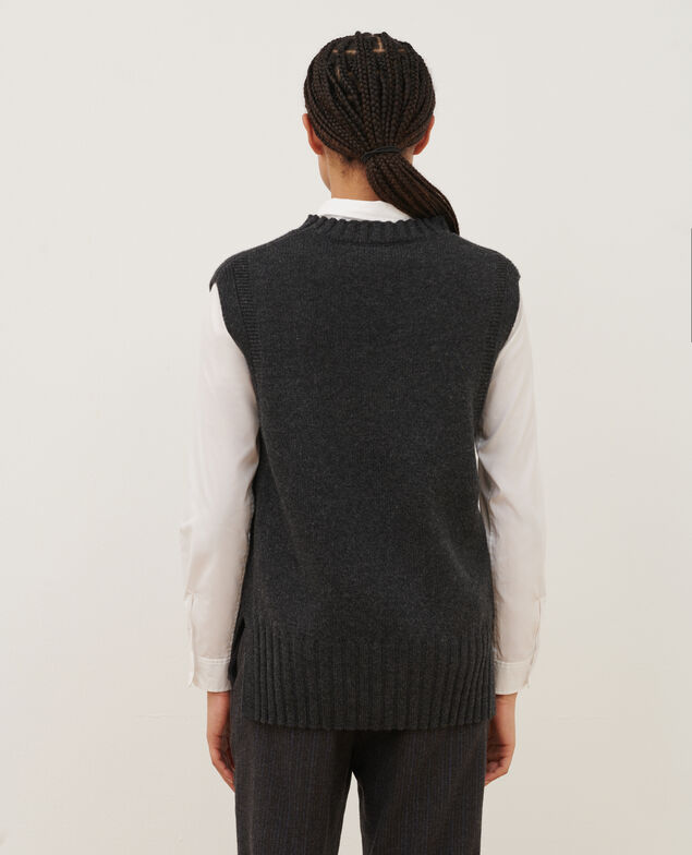Sleeveless jumper