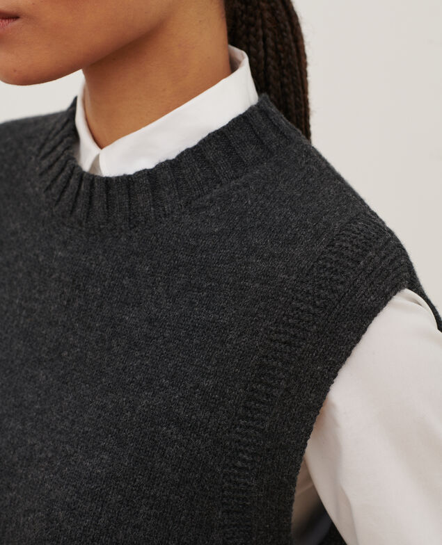 Sleeveless jumper