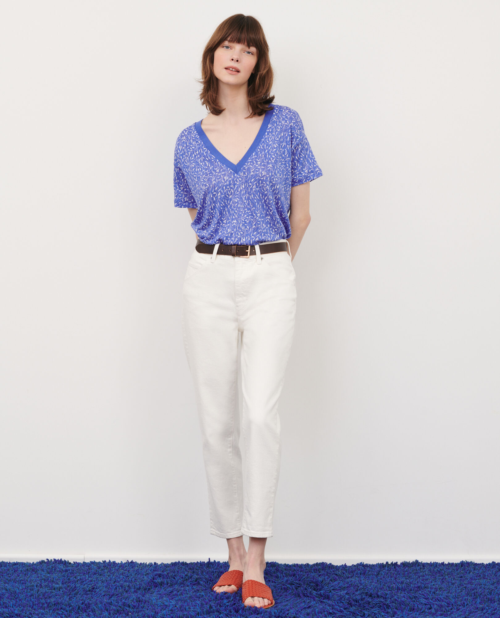 SARAH - Linen V-neck t-shirt 91 print blue 2ste338f05