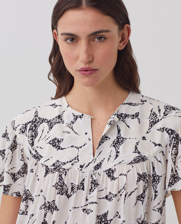 Short-sleeve silky blouse J301 flower camo ecru