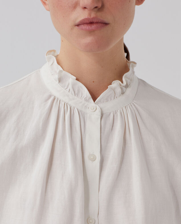 Frilly sleeveless shirt U010 off white