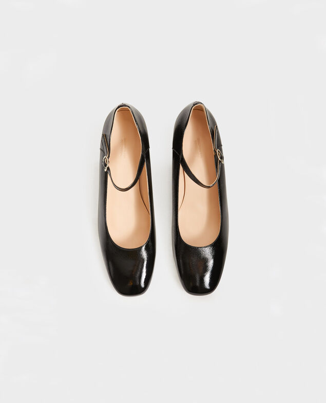 Mary Janes in patent leather with a round heel  Black beauty