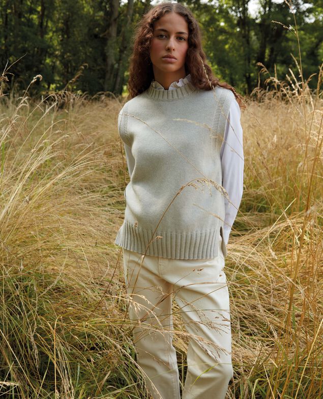 Sleeveless jumper