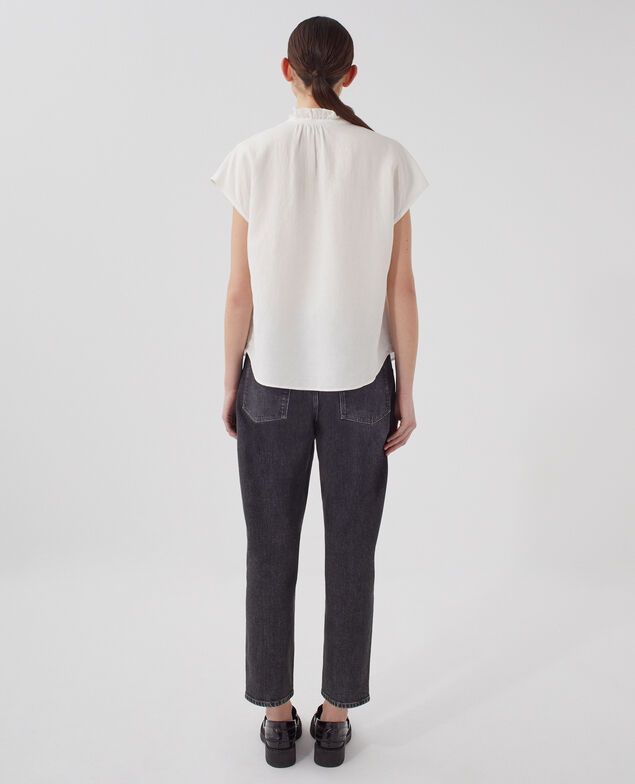 Frilly sleeveless shirt U010 off white