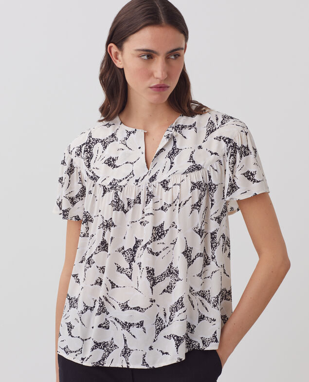 Short-sleeve silky blouse J301 flower camo ecru
