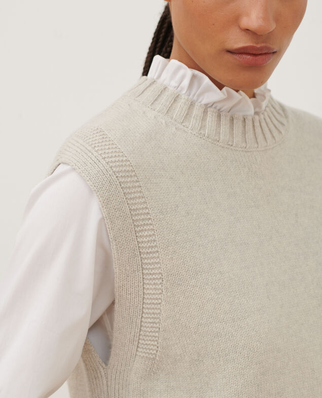Sleeveless jumper