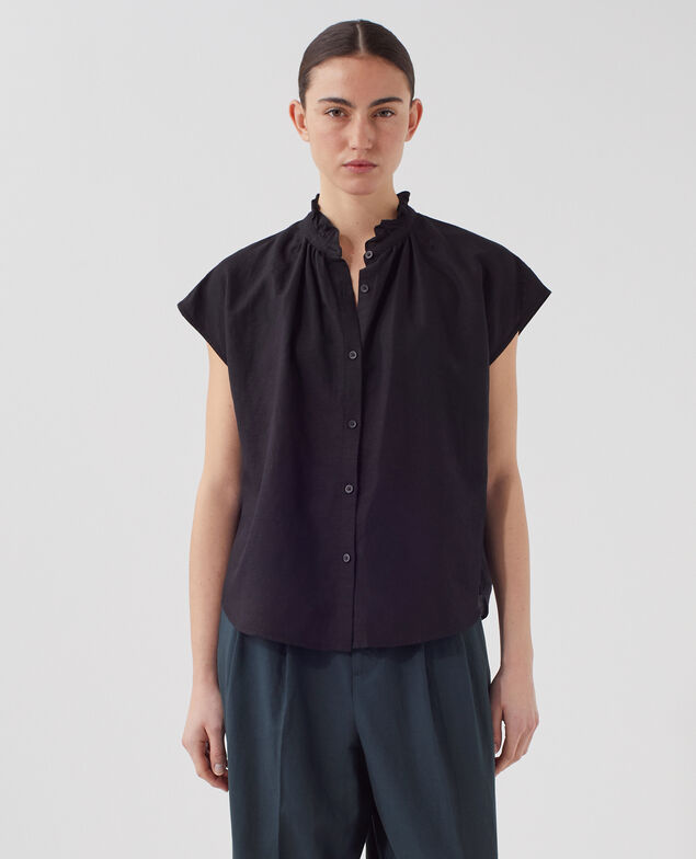 Frilly sleeveless shirt U090 black