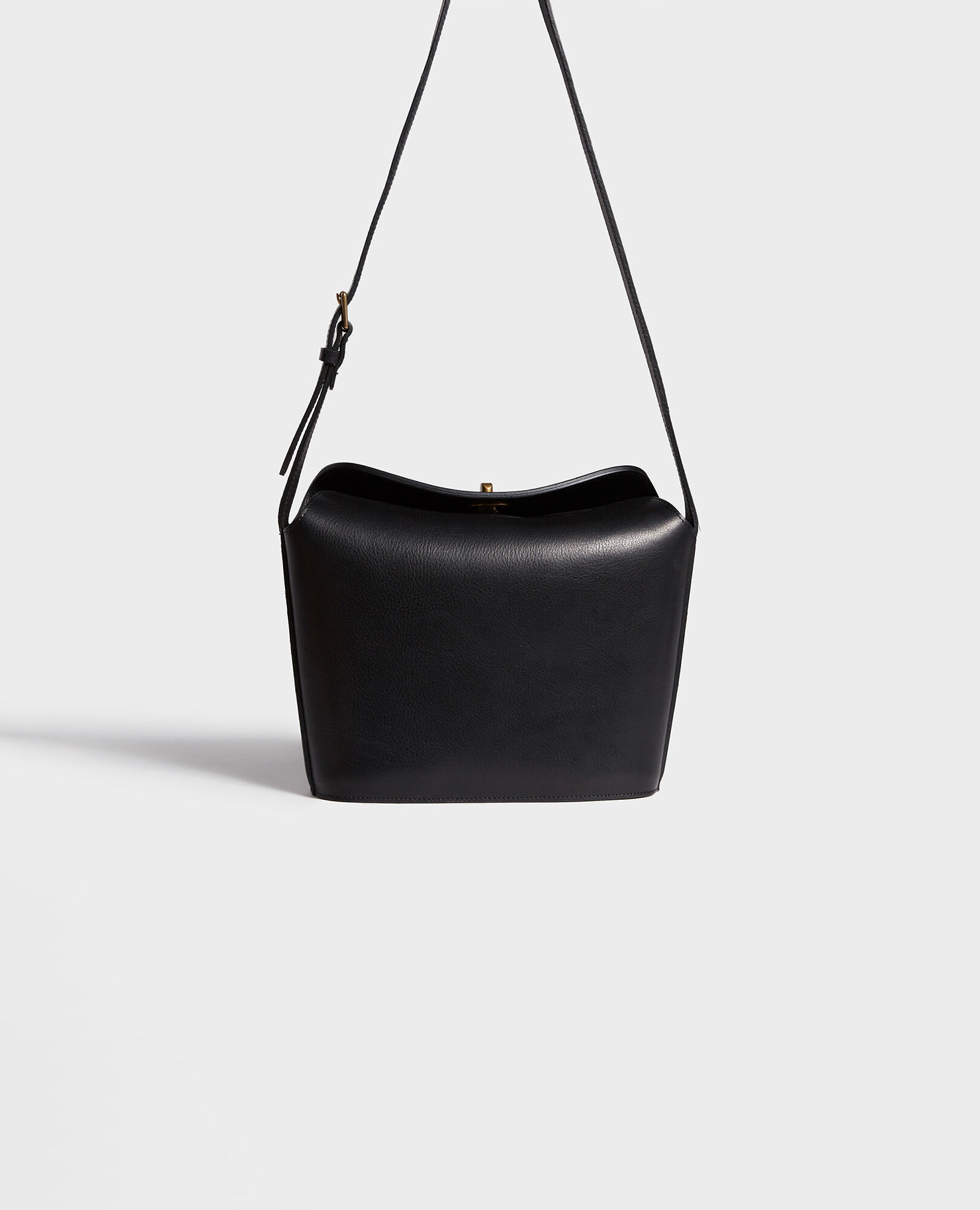  Leather handbag with short shoulder strap Black beauty Lidylle
