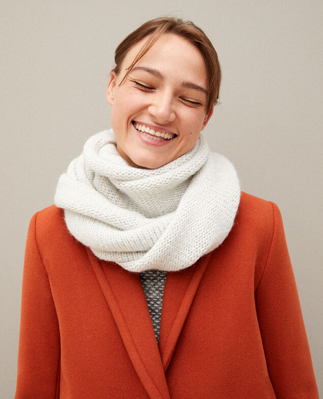 Chunky knit scarf White