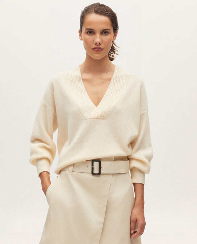 V-neck cashmere jumper K300 ecru beige