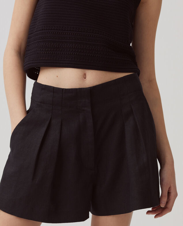 Pleated linen shorts H091 black beauty