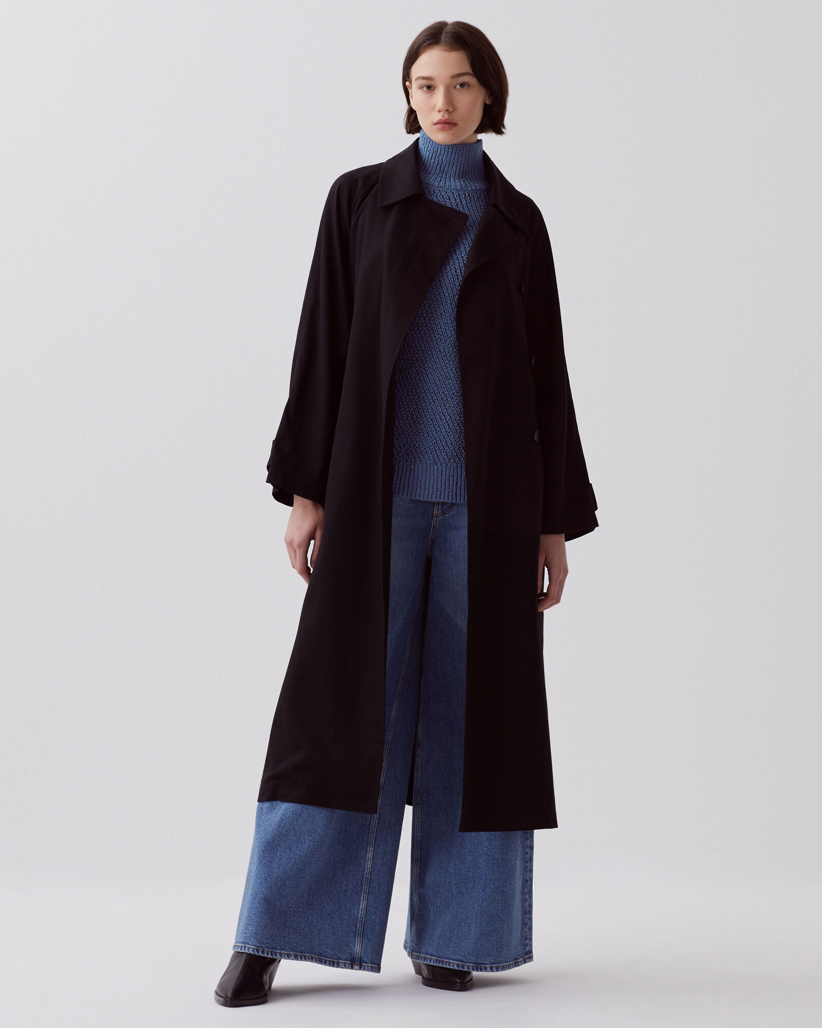 CATHERINE -Long and sleek trench coat black beauty