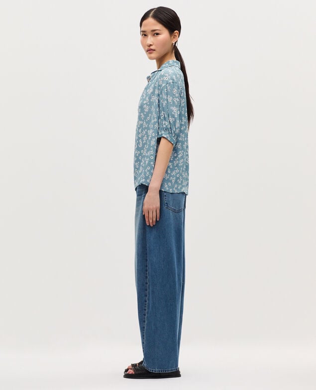 Short-sleeve silky blouse K610 daisy blue