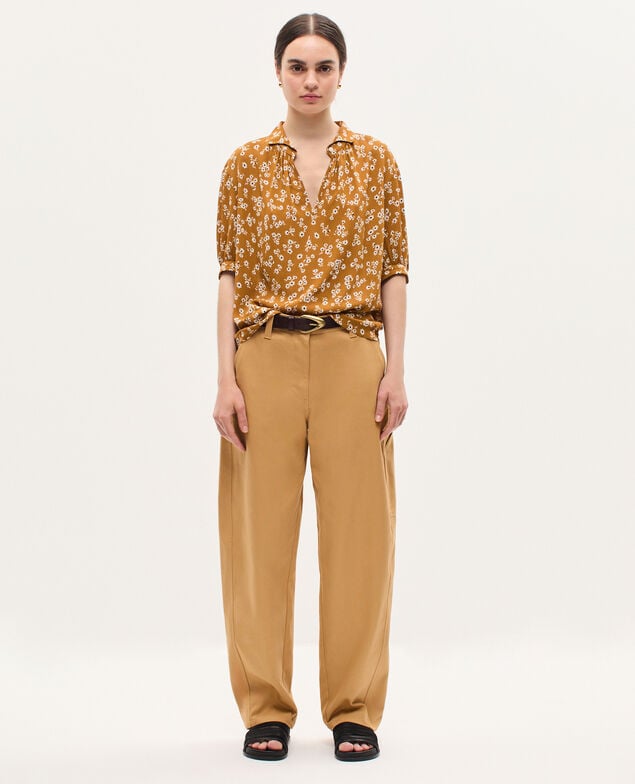 Short-sleeve silky blouse K480 daisy camel