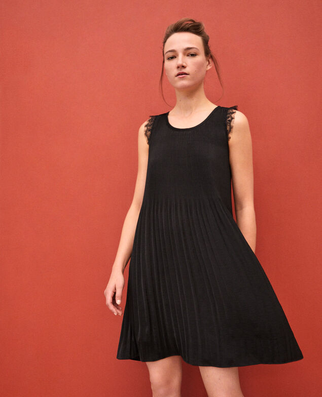  Pleated dress with lace Black