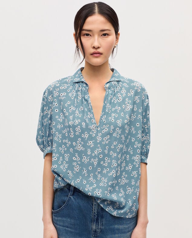 Short-sleeve silky blouse K610 daisy blue