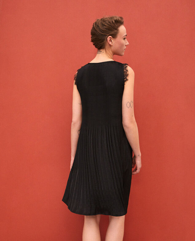  Pleated dress with lace Black