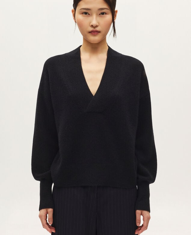 V-neck cashmere jumper H091 black beauty