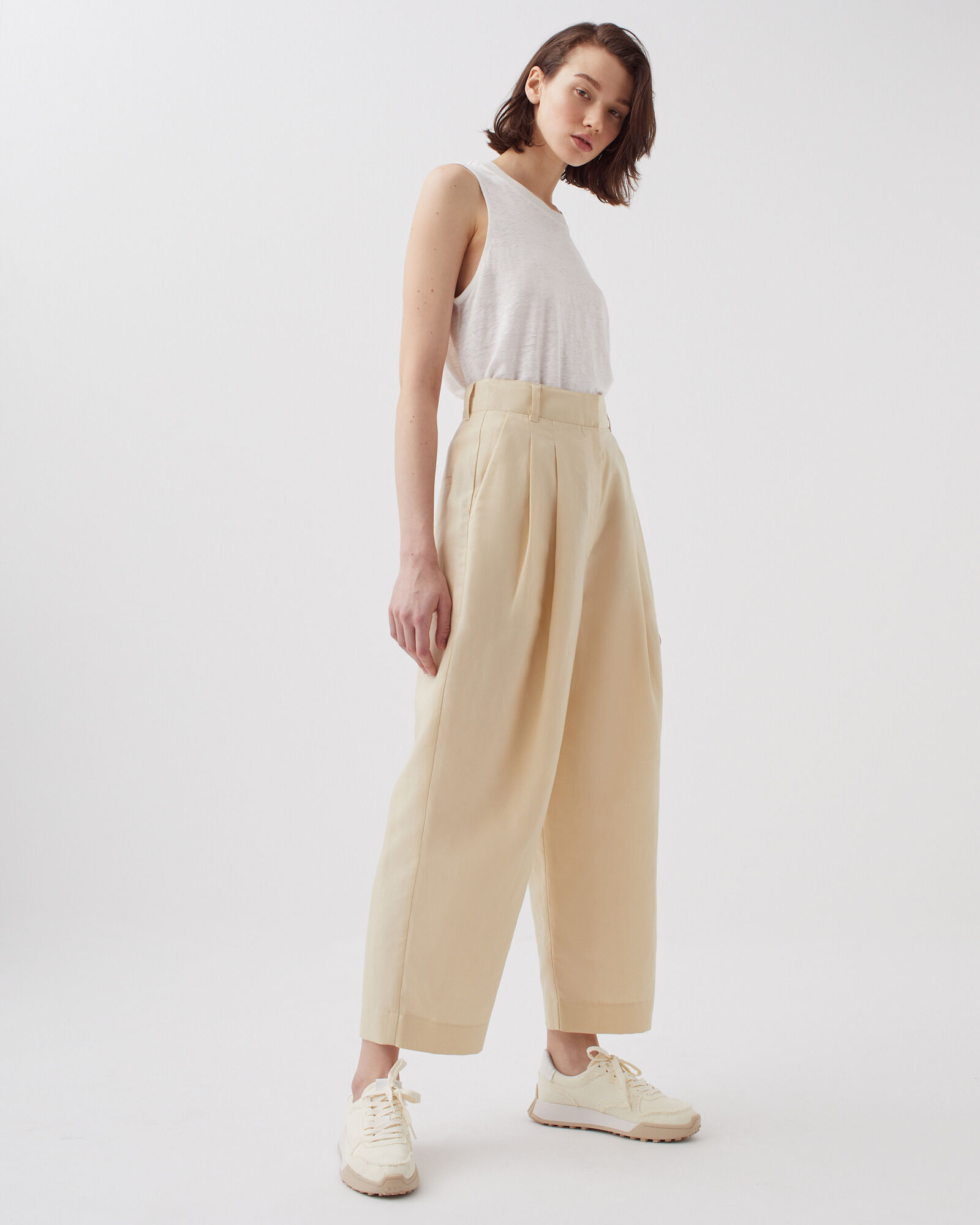 新品 eLLa carrot pants (ivory) carrot pants (ivory) | e L L a
