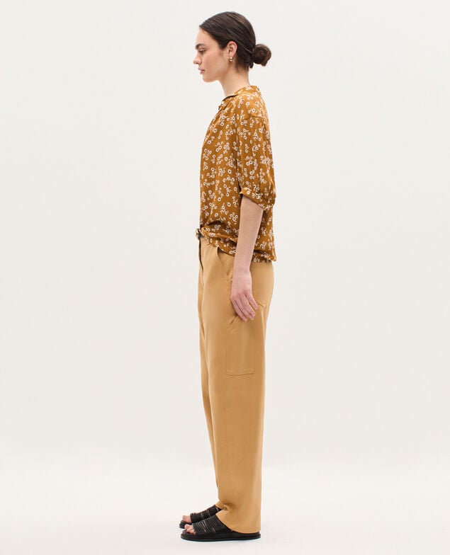 Short-sleeve silky blouse K480 daisy camel