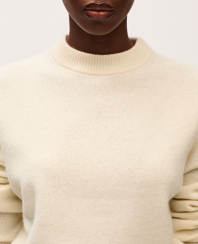 Round neck wool jumper U010 off white