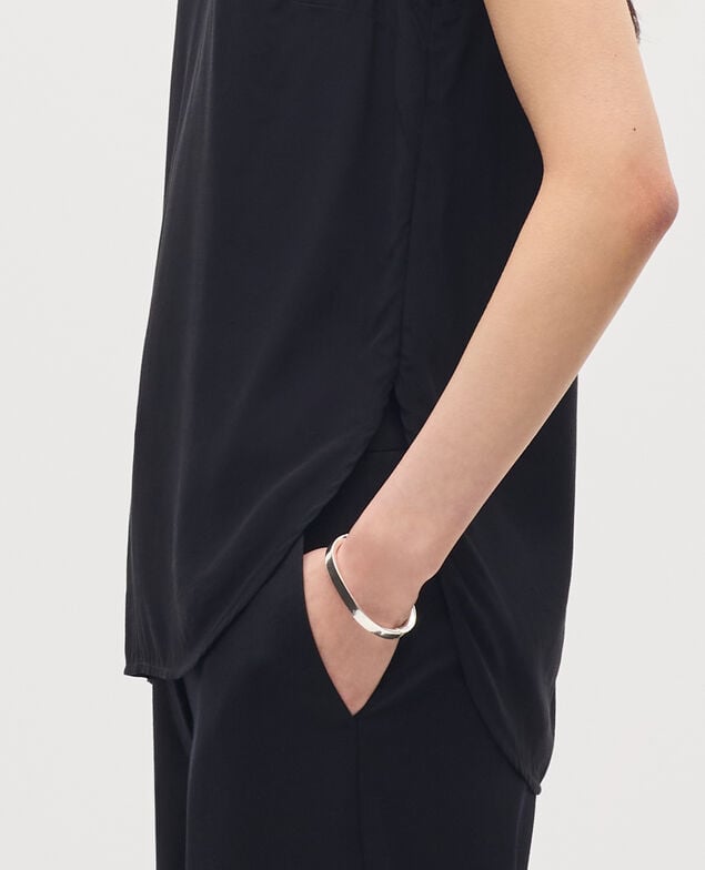Floaty sleeveless top H091 black beauty