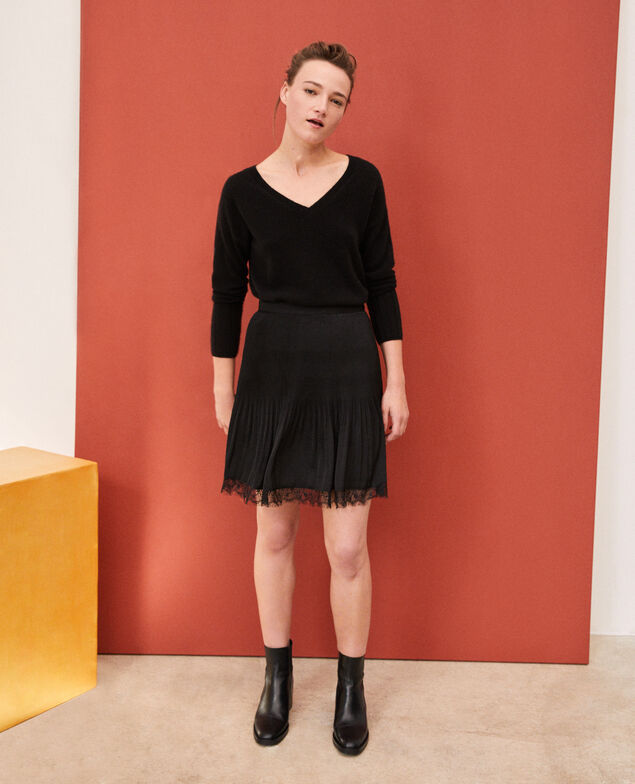 Pleated skirt with lace detail Black