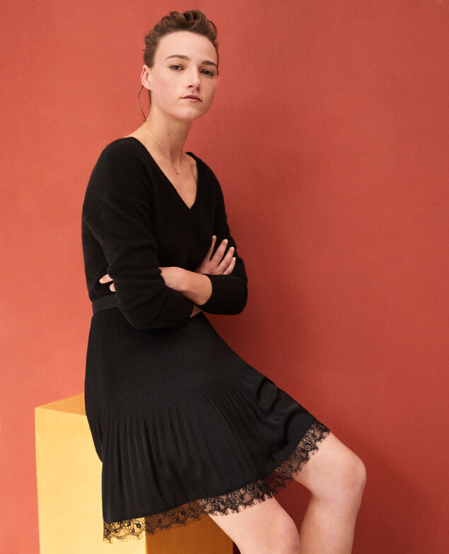 Pleated skirt with lace detail Black