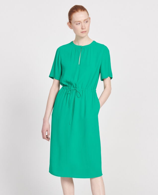 Straight and loose dress Golf green