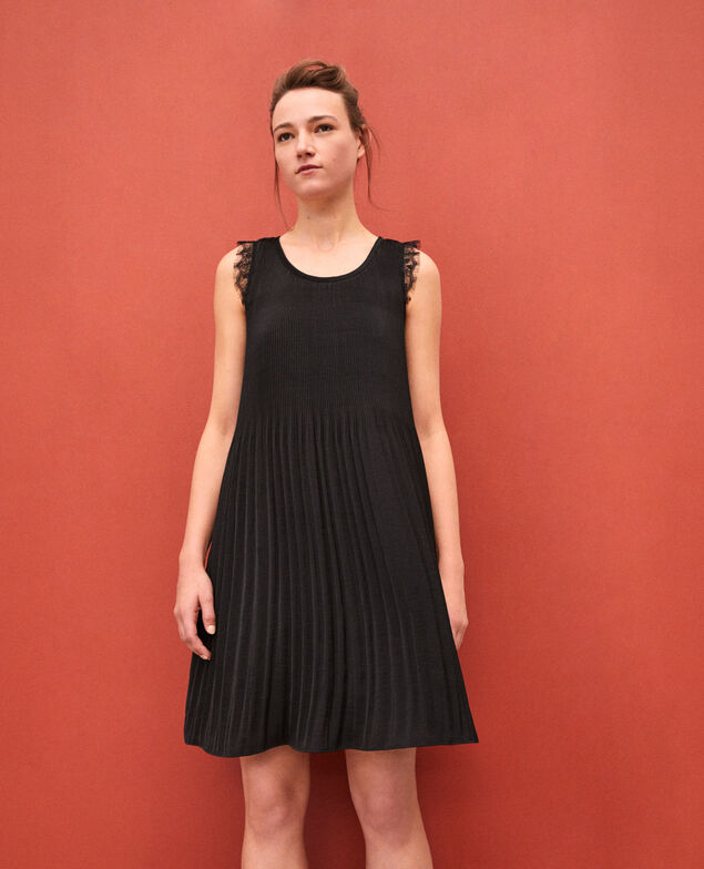  Pleated dress with lace Black