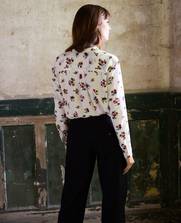 Mandarin collar blouse Bouquet coconut milk