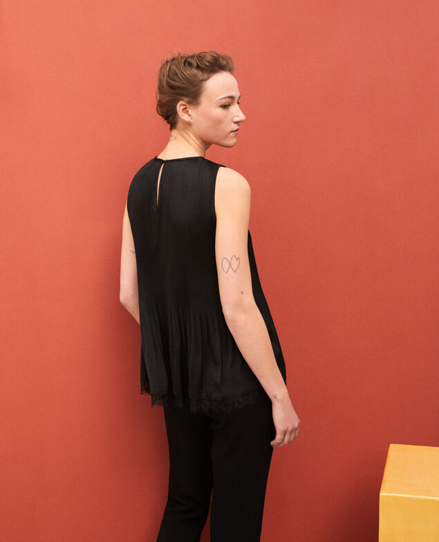 Pleated blouse with lace Black