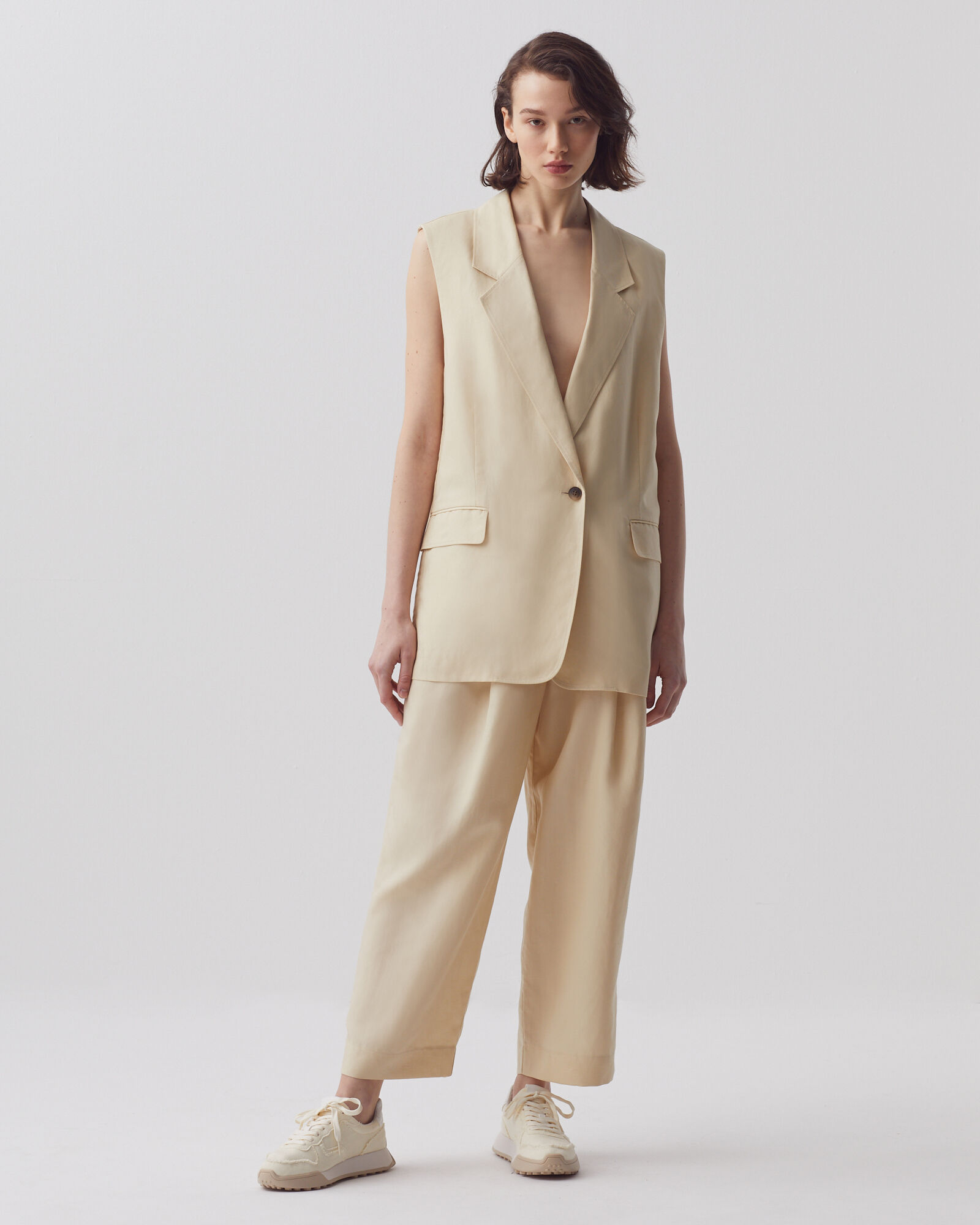 amiur stand collar long vest エミレ Amiur（エミレ）の「stand collar long vest（ベスト）」 - WEAR