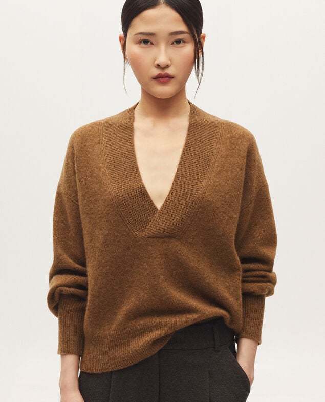 V-neck cashmere jumper K350 mel brown