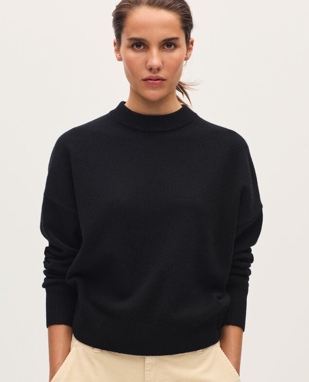 Round neck wool jumper U090 black