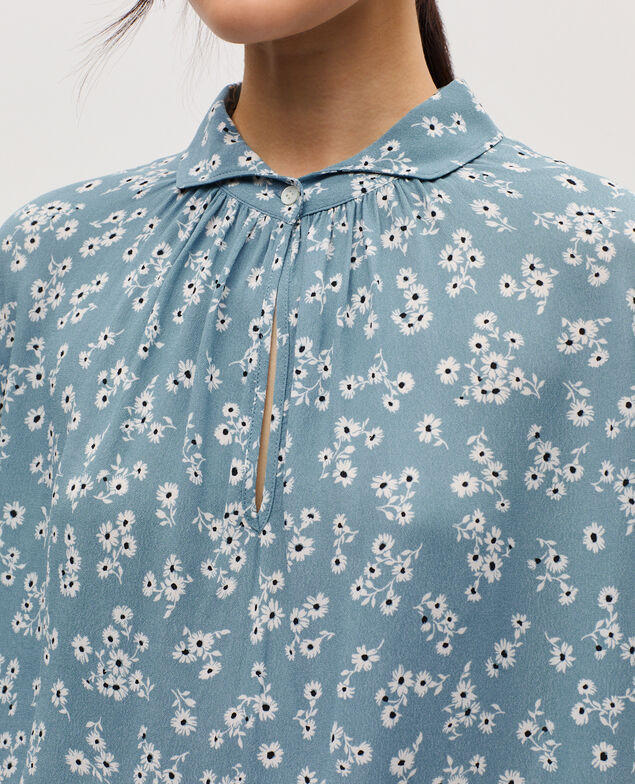 Short-sleeve silky blouse K610 daisy blue