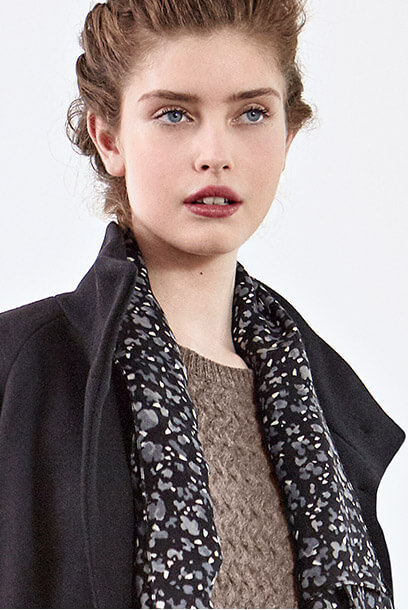 Look - Wool coat, Wool printed scarf