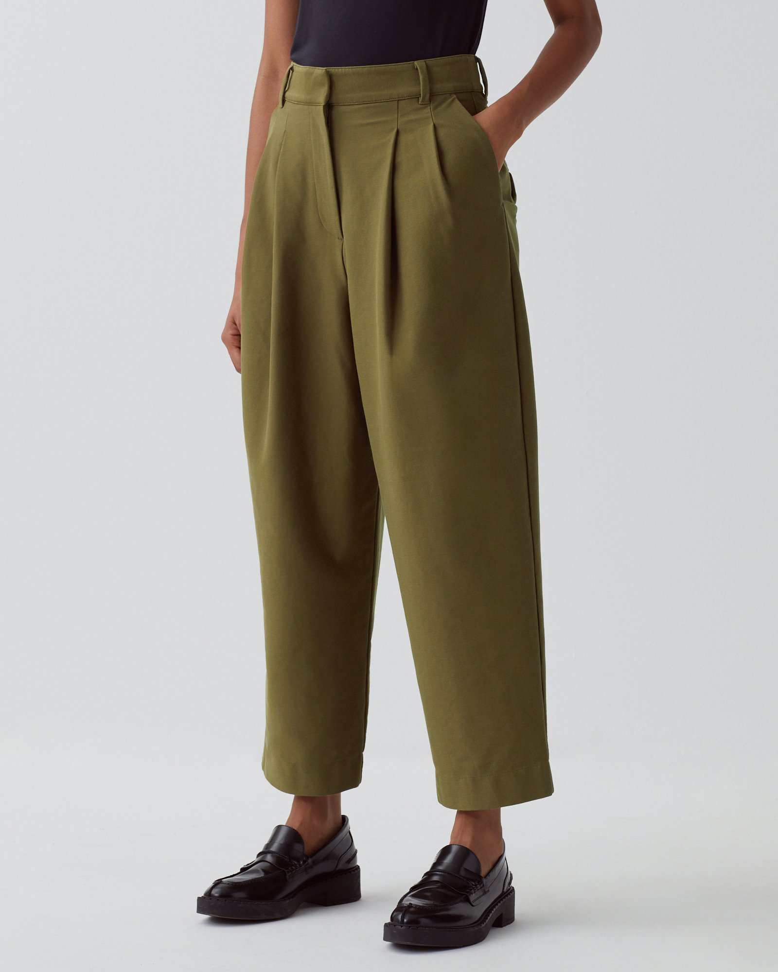 新品 eLLa carrot pants (ivory) eLLa carrot pants ivory 新品未使用Mサイズ