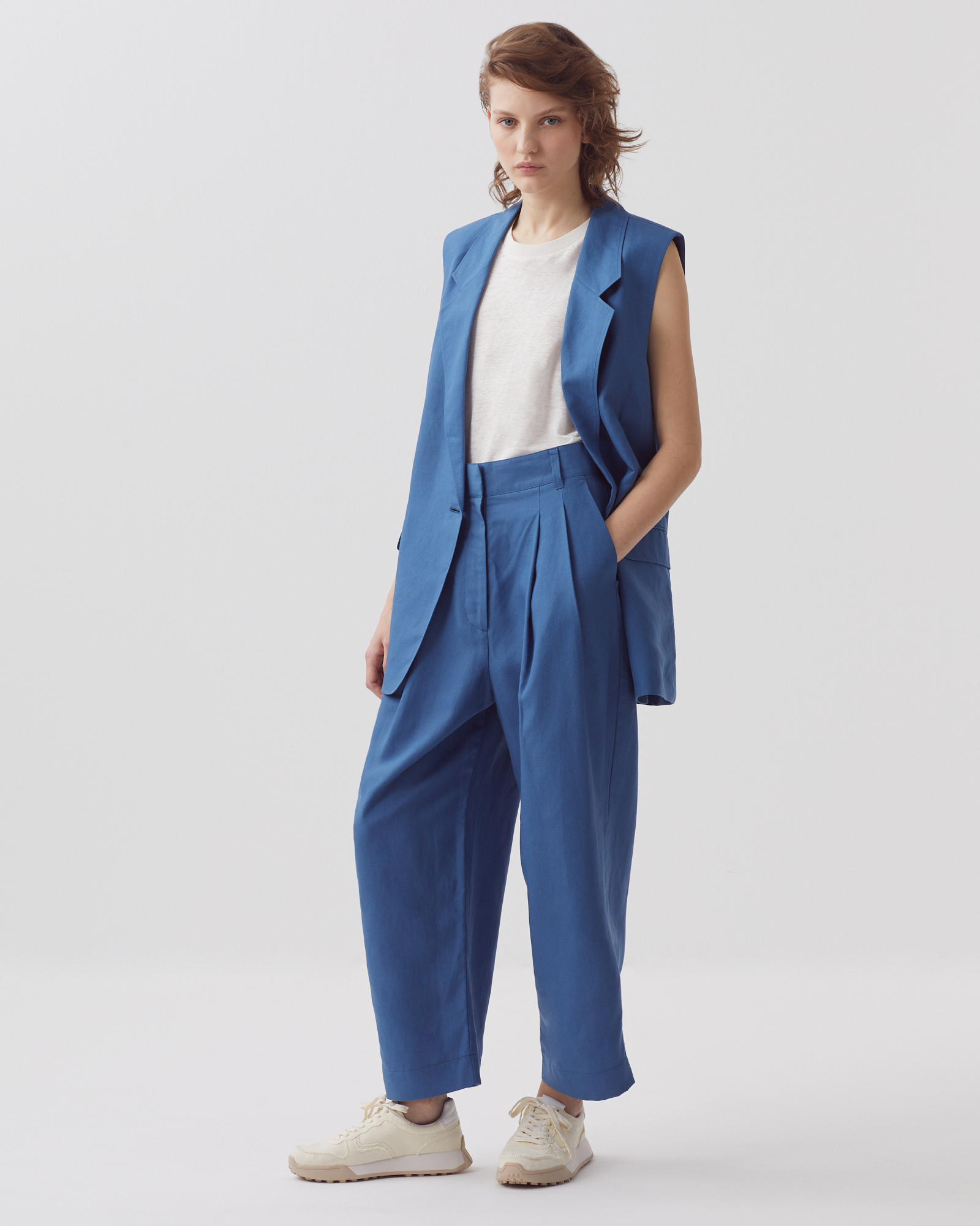 PEGGY - Wool carrot trousers blue horizon - Comptoir des